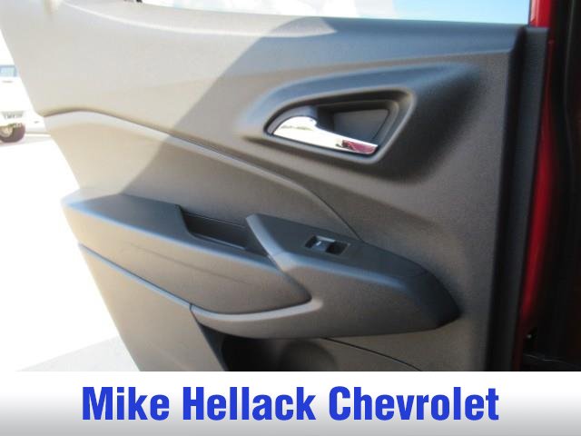 Used 2026 Chevrolet Trax RS FWD image 14