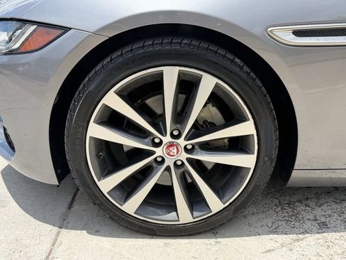 Used 2020 Jaguar XE S RWD image 9