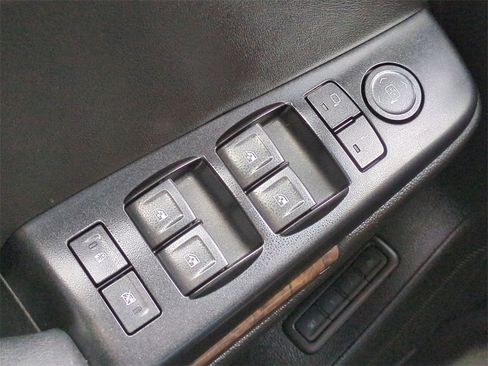 Used 2019 Chevrolet Tahoe LT image 24