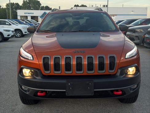 Used 2016 Jeep Cherokee Trailhawk w/ Comfort/Convenience Group AWD/4WD image 3