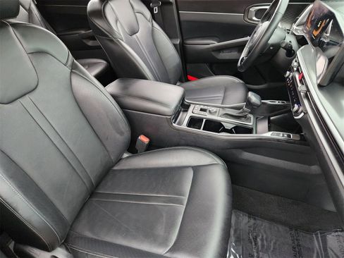 Used 2025 Kia Sorento S w/ Panoramic Sunroof Package image 20