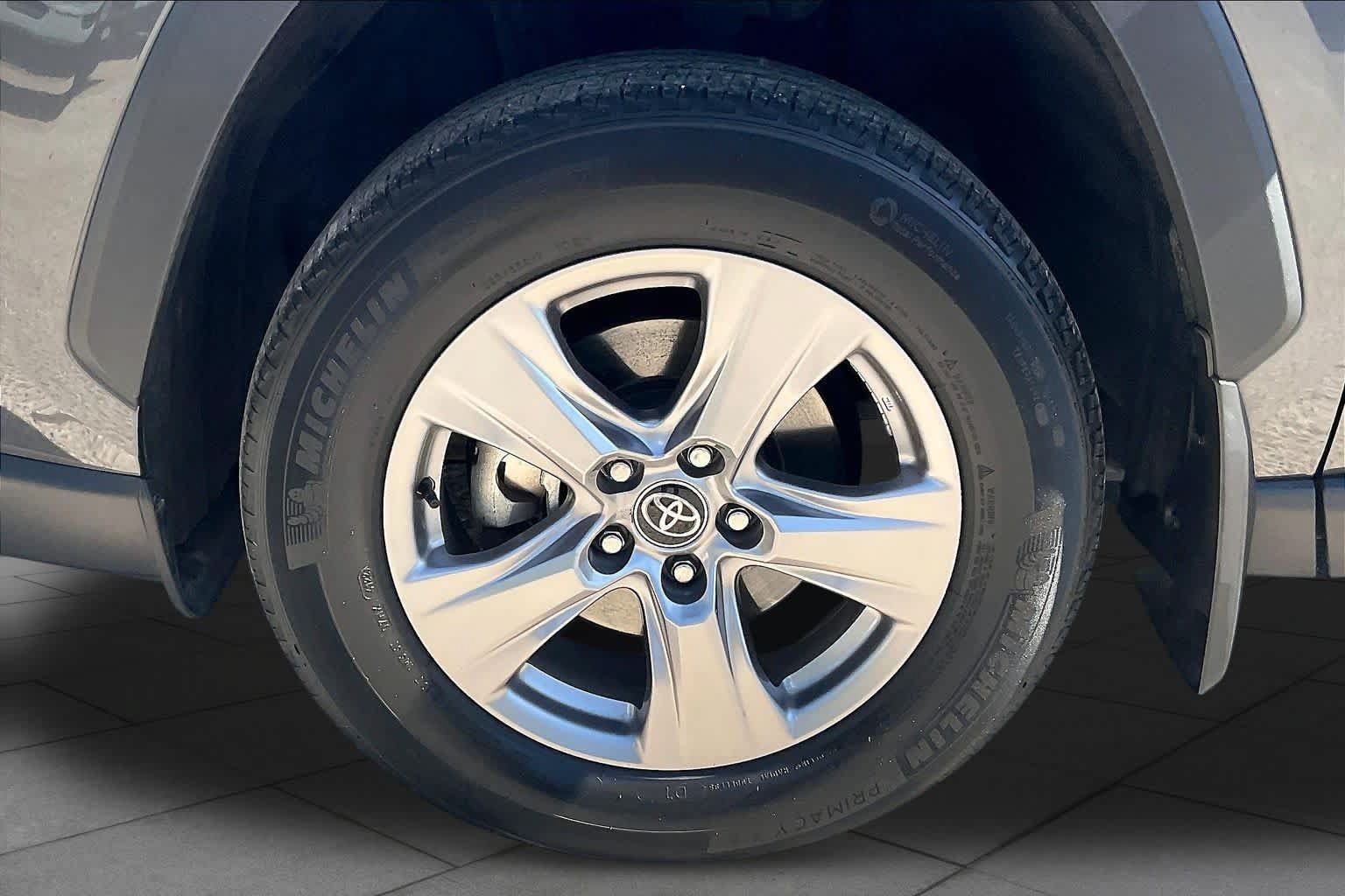 Used 2023 Toyota RAV4 XLE w/ Convenience Package FWD image 11