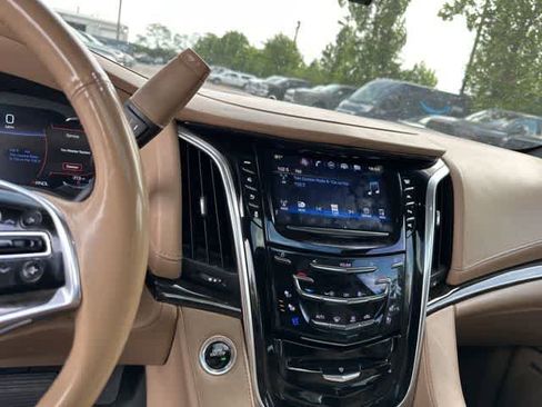 Used 2019 Cadillac Escalade ESV Platinum AWD/4WD image 9