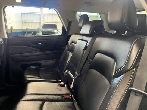 Used 2022 Nissan Pathfinder SL AWD/4WD image 18