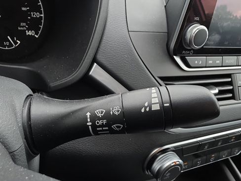 Certified 2025 Nissan Altima 2.5 S FWD image 16