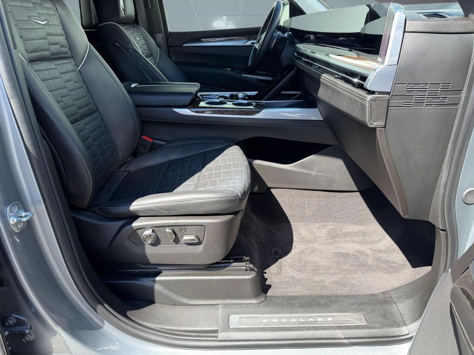 Certified 2025 Cadillac Escalade Sport Platinum RWD image 24