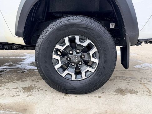 Used 2021 Toyota Tacoma TRD Off-Road image 7