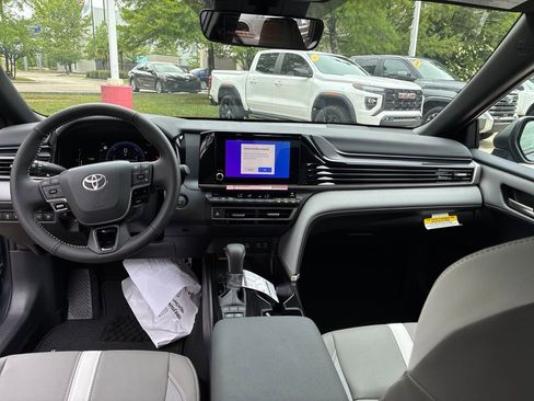 New 2026 Toyota Camry SE FWD image 17