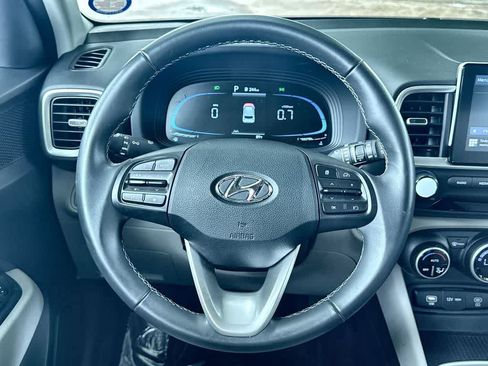 Used 2025 Hyundai Venue SEL FWD image 15
