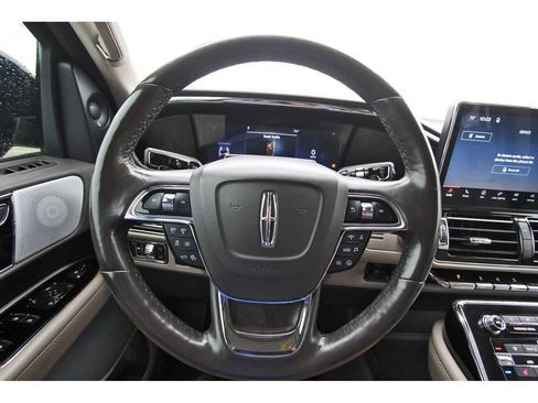 Used 2022 Lincoln Navigator Reserve AWD/4WD image 15