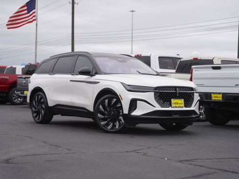 Used 2025 Lincoln Nautilus Reserve w/ Jet Appearance Package image 2