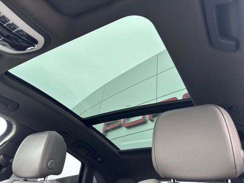 Certified 2026 Porsche Macan image 21