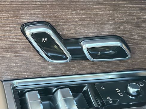 New 2025 Land Rover Range Rover SE image 24