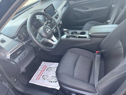 Used 2025 Nissan Altima 2.5 SV FWD image 15