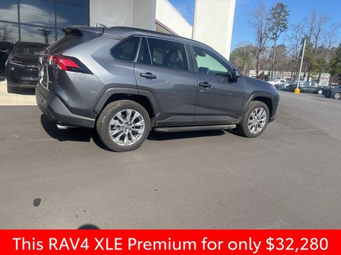 Used 2023 Toyota RAV4 XLE Premium image 15