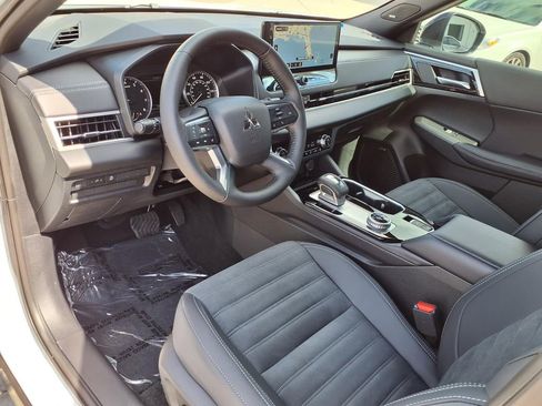 Used 2026 Mitsubishi Outlander LE FWD image 12