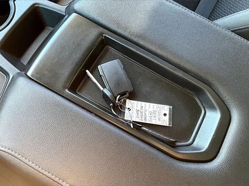 Used 2021 Chevrolet Silverado 2500 Custom w/ Custom Value Package image 9