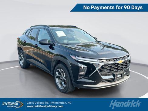 Used 2025 Chevrolet Trax LT w/ LT Convenience Package FWD image 1