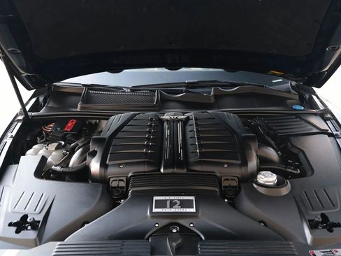 Used 2018 Bentley Bentayga image 18