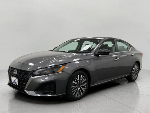 Certified 2025 Nissan Altima 2.5 SV FWD image 8