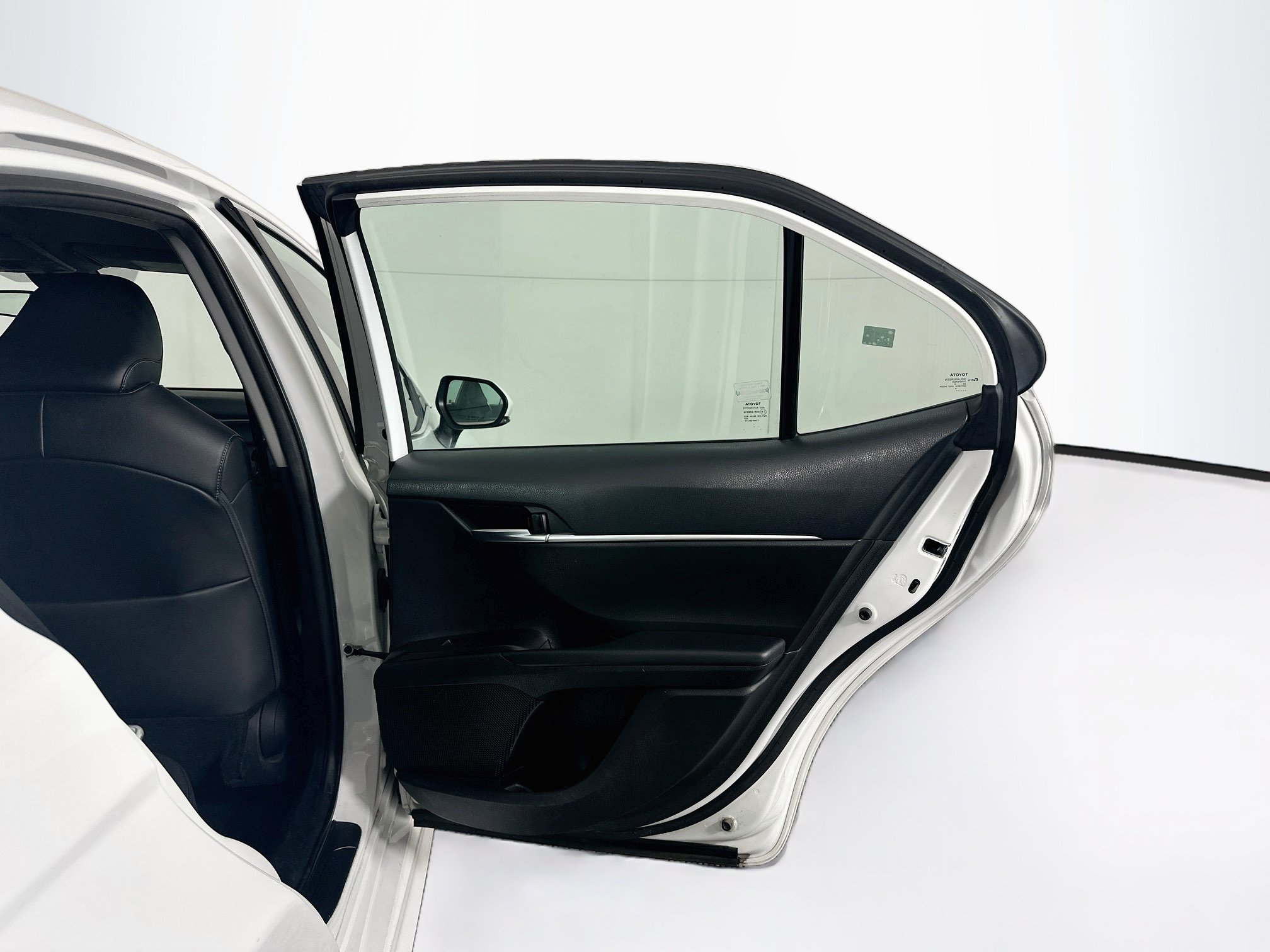 Used 2022 Toyota Camry SE FWD image 29