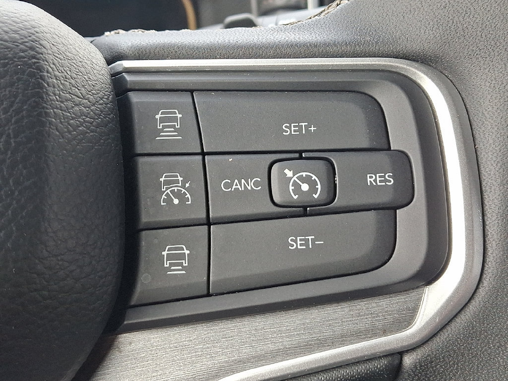 Used 2025 Jeep Wagoneer Series II w/ 8-Passenger Seating Package AWD/4WD image 22