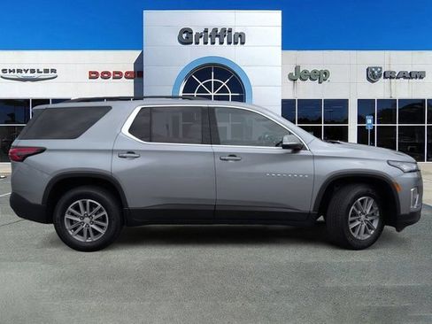 Used 2023 Chevrolet Traverse LT FWD image 3
