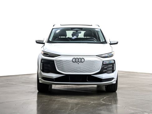 Used 2025 Audi Q6 e-tron Premium w/ Convenience Package image 4