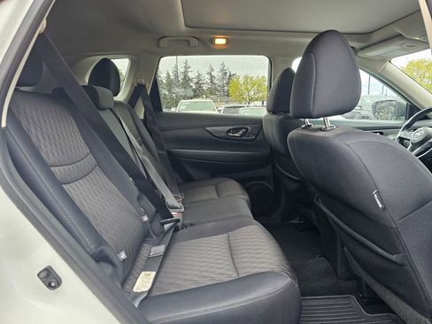 Used 2017 Nissan Rogue SV image 12