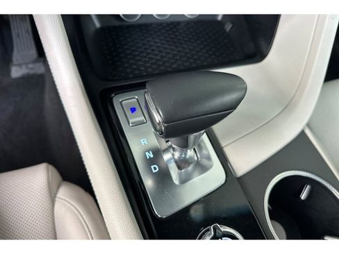 Used 2024 Genesis G70 2.5T image 24