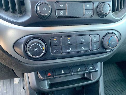 Used 2022 Chevrolet Colorado LT w/ LT Convenience Package AWD/4WD image 16