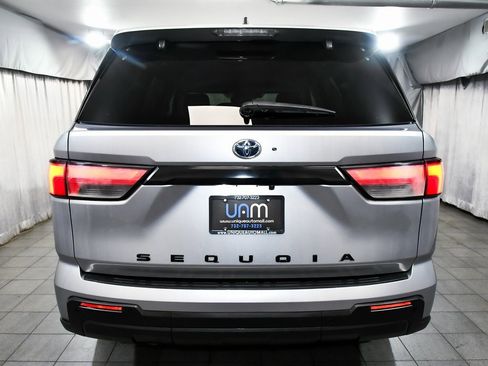 Used 2024 Toyota Sequoia Platinum image 5