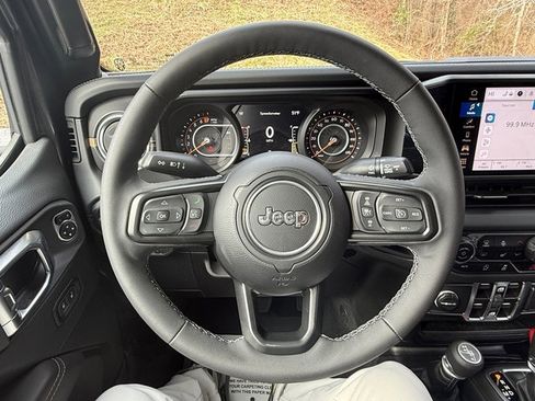 Used 2025 Jeep Gladiator Sport image 22