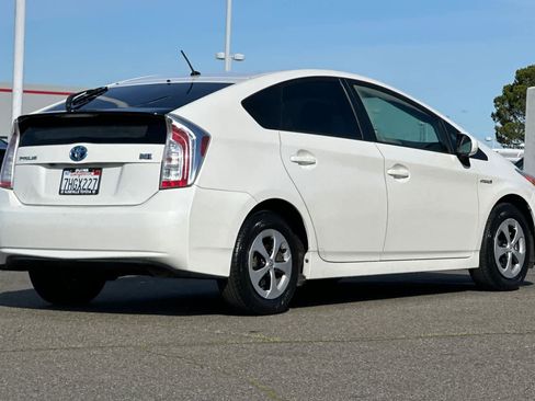 Used 2015 Toyota Prius Two image 2