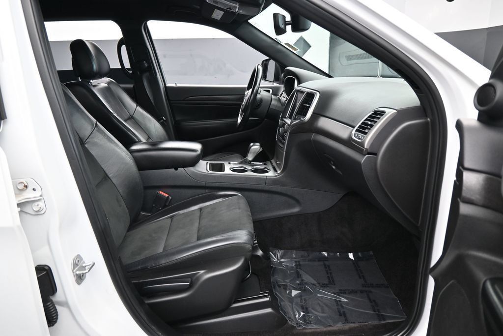 Used 2018 Jeep Grand Cherokee Altitude RWD image 40