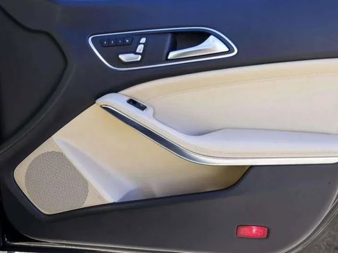 Used 2019 Mercedes-Benz CLA 250 image 33