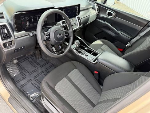 Used 2021 Kia Sorento LX AWD/4WD image 2