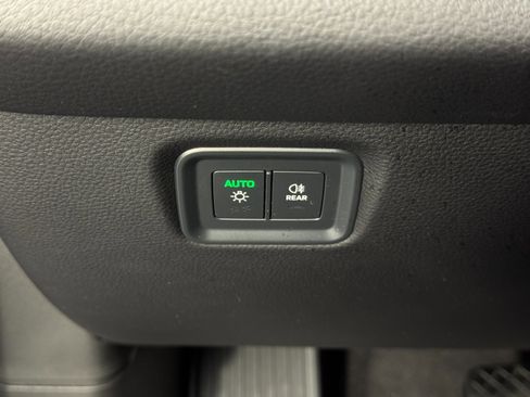 Used 2024 Porsche Cayenne image 19