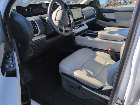 Used 2025 Ford Expedition Active image 11