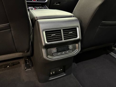 Used 2024 Volkswagen Atlas SE AWD/4WD image 25