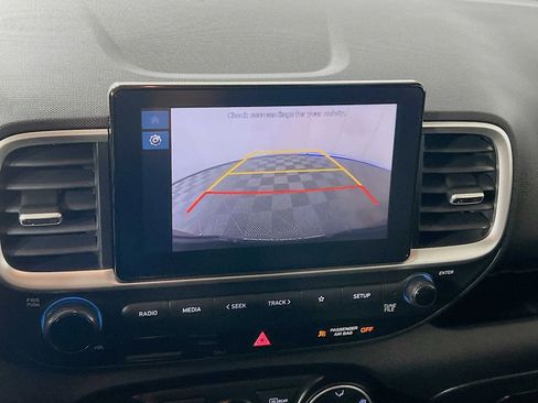 Used 2025 Hyundai Venue SE FWD image 13