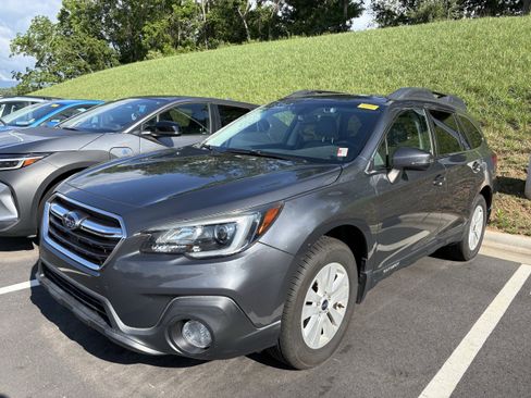 Used 2018 Subaru Outback 2.5i Premium AWD/4WD image 3