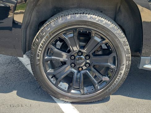 Used 2017 Chevrolet Suburban Premier AWD/4WD image 6