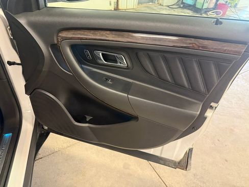 Used 2013 Ford Taurus Limited FWD image 32