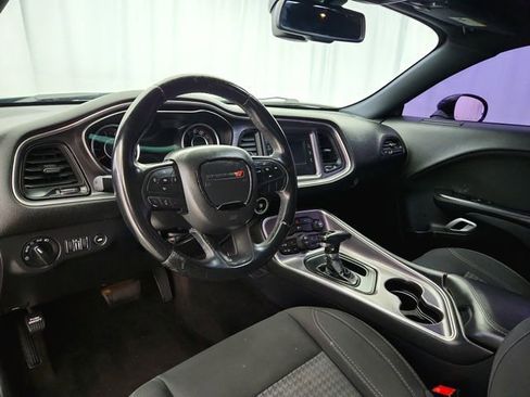 Used 2015 Dodge Challenger SXT RWD image 9
