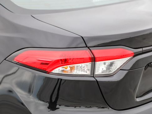 Certified 2025 Toyota Corolla LE image 10