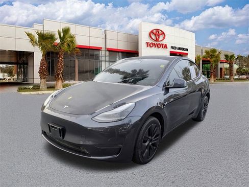 Used 2024 Tesla Model Y Long Range image 8