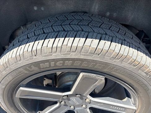 Used 2017 Cadillac Escalade Platinum AWD/4WD image 7