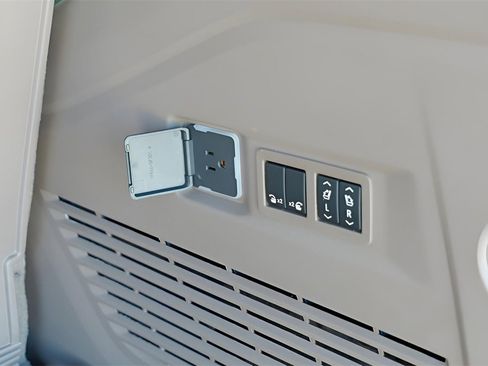 New 2026 GMC Yukon Denali w/ Sun & Power Step Package image 29