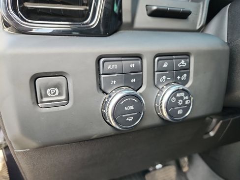 Used 2024 GMC Sierra 2500 AT4 w/ Technology Package image 31